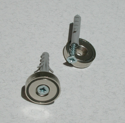 FLUX-Senkmagnet mit Schraube und Dübel (in 2 cm x 0,5 cm)