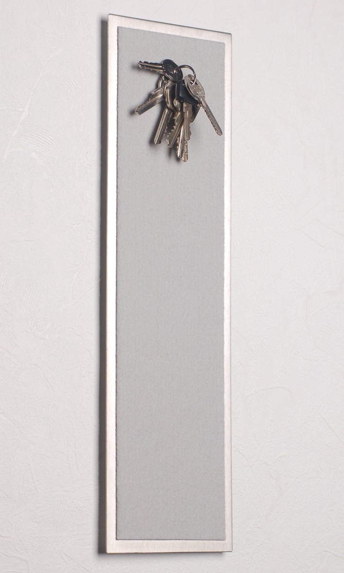 Edelstahl-Schlüsselbrett in 42 x 12 cm FLUX-Pitchboard hellgrau 