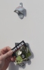 Wand-Flaschenöffner / Flaschen-Öffner mit Fangmagnet / Magnet-Falle + Blechschild "Tipp-Kick"