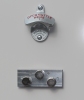 Wand-Flaschenöffner / Flaschen-Öffner mit Fangmagnet / Magnet-Falle + Blechschild "Tipp-Kick"
